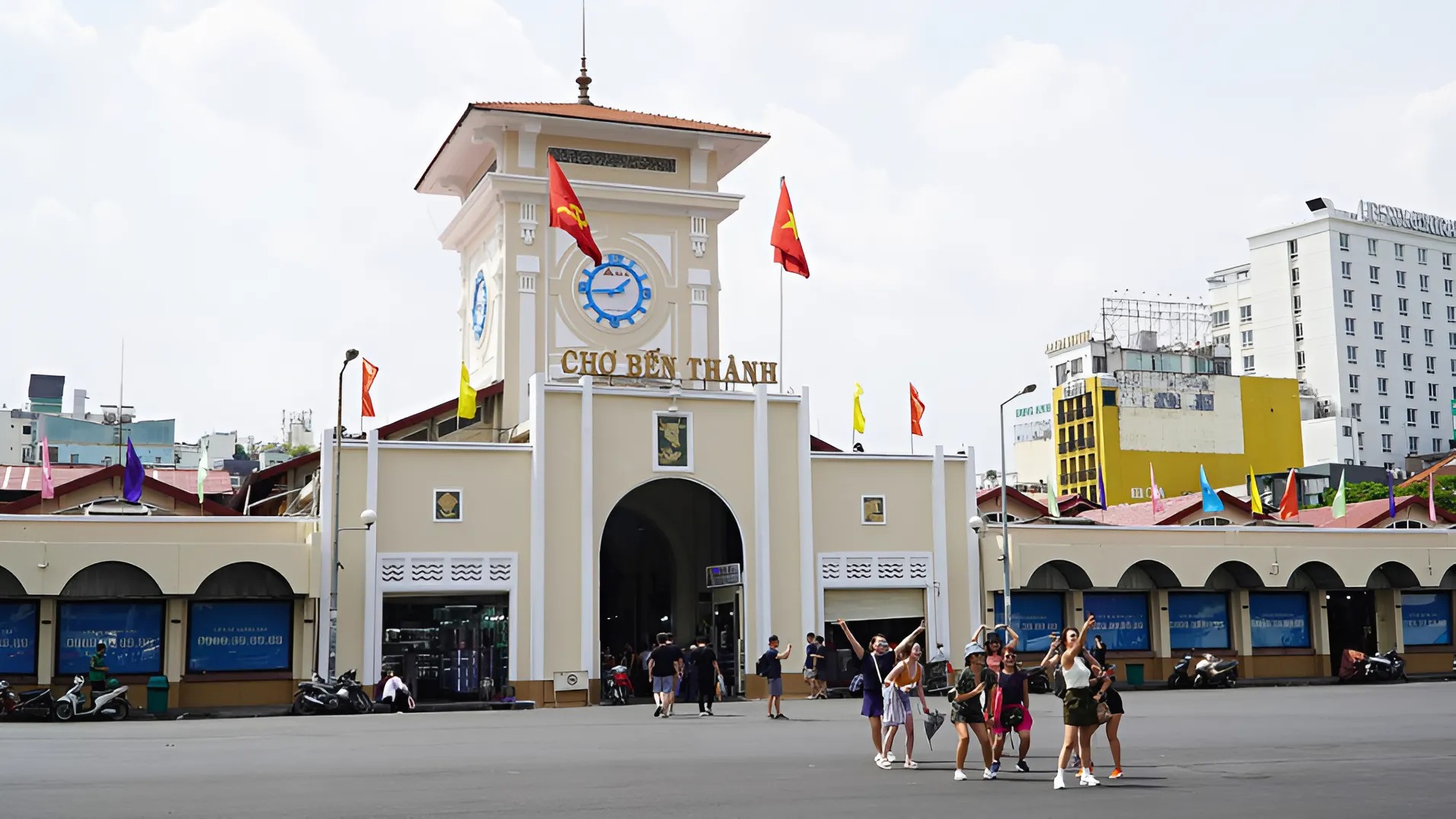 A Local Expert’s Guide for First-Time Visitors in Ben Thanh Market